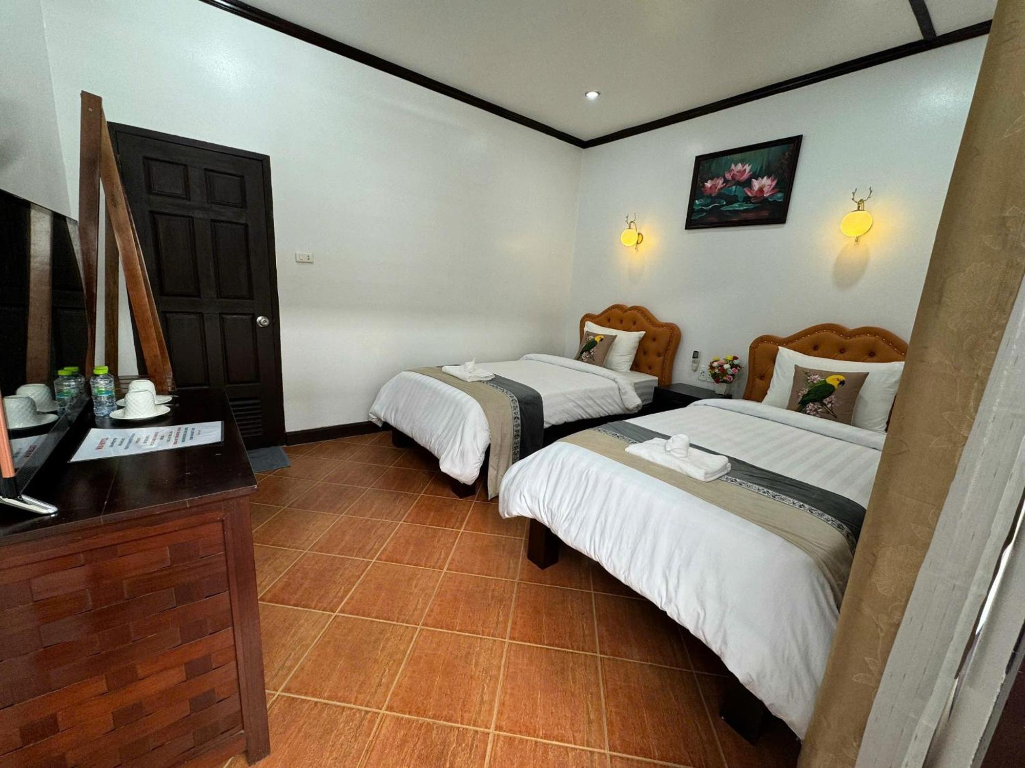 Win Hotel Vang Vieng Room photo